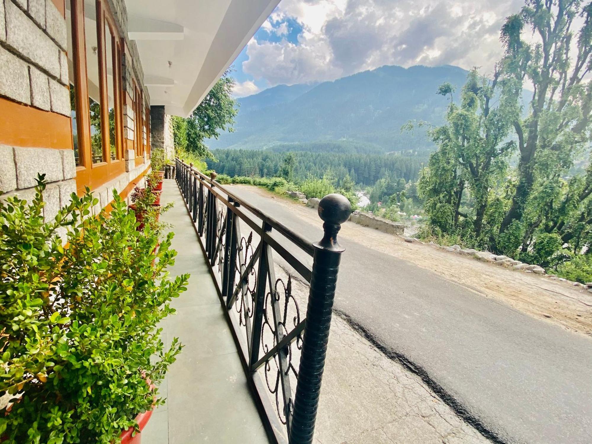 Snow Clad Riverview Hotel & Resort, Manali Exterior foto